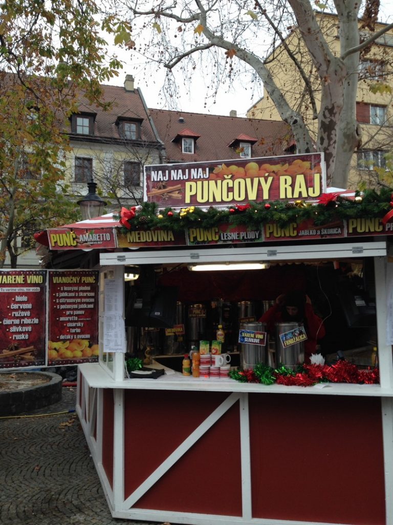 Glühweinstand Weihnachtsmarkt Bratislava