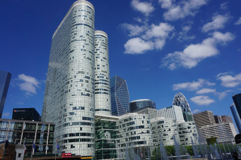 Modern Paris – we take a walk through La Défense