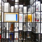 viele Wodkaflaschen Polnisch Wodka Museum
