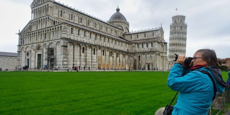 Von Ort zu Ort reisen unterwegs in Pisa