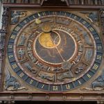 obere Ziffernblatt der Astronomischen Uhr in Rostock