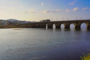 historische Brücke in Galicien